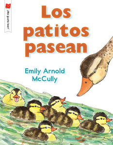 Los patitos pasean Paperback by Written & illustrated by Emily Arnold McCully